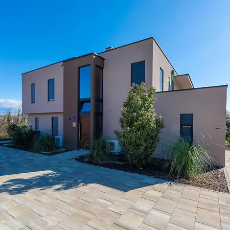 Modern With Private Pool Karigador